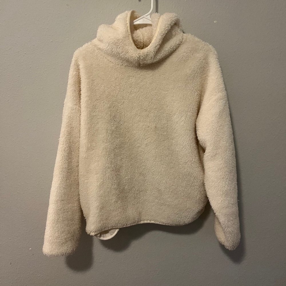 Forever 21 White Sweater Size Small